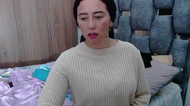 sara hott 1 online show from January 2025 10:35:02 PM