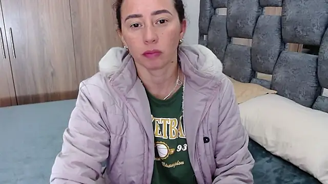 sara hott 1 online show from February 2025 01:38:02 PM