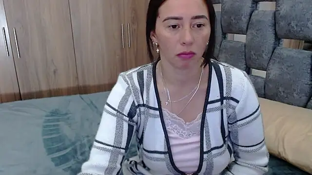 sara hott 1 online show from March 2025 12:34:01 PM