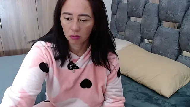 sara hott 1 online show from March 2025 12:29:01 PM