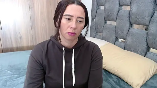 sara hott 1 online show from March 2025 06:50:02 PM