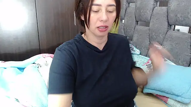 sara hott 1 online show from July 2026 01:39:02 PM