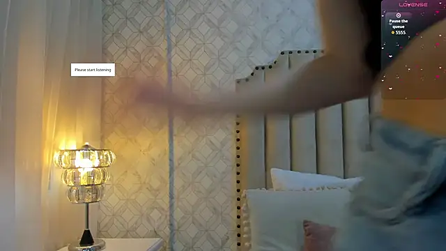 Pia Johnson  online show from November 2025 11:31:02 AM