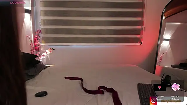 MERIDA TAYLOR online show from October 2025 02:06:02 PM