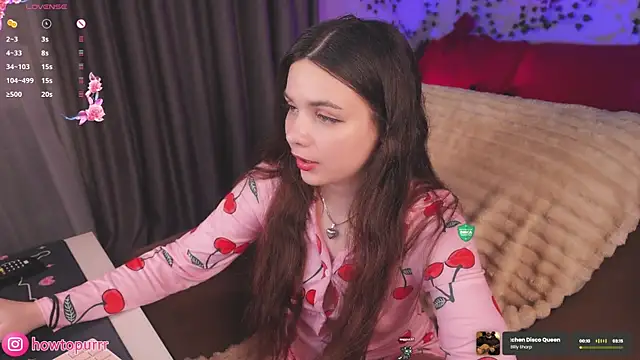 Snapshot of How2Meow chatting on July 2026 05:18:01 PM How2Meow online show from July 2026 05:18:01 PM