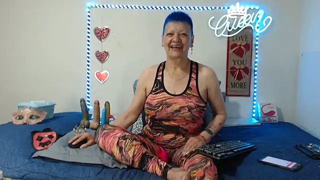 loquitaqueen011 online show from September 2025 04:41:02 PM