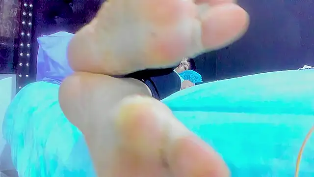 amareto queen online show from November 2025 06:53:01 PM