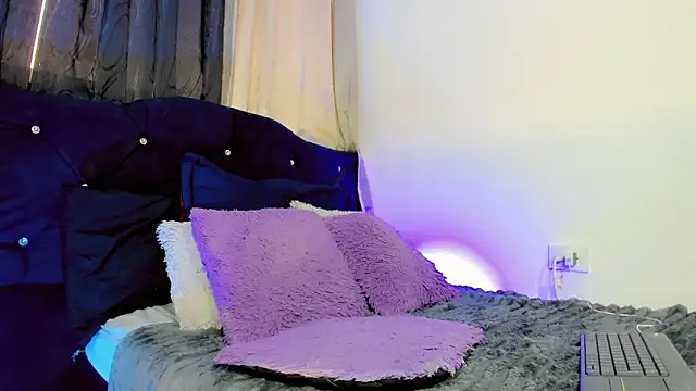 lesly xx online show from March 2026 09:37:02 PM