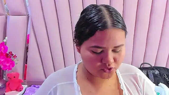 ValenTitis online show from February 2025 02:17:02 AM