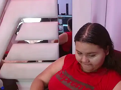 ValenTitis online show from November 2025 08:22:02 PM