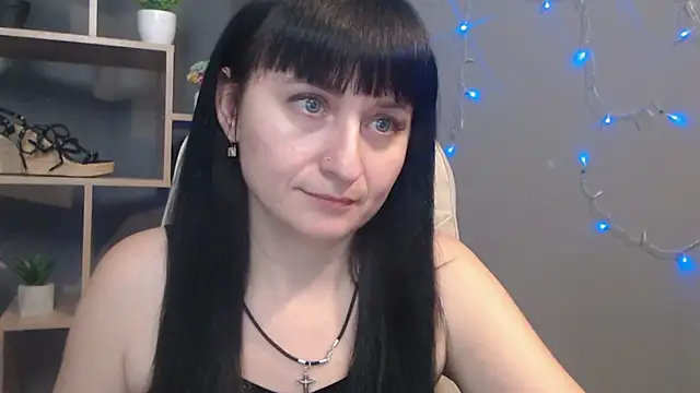 NinaFlawlees online show from November 2025 12:49:02 PM