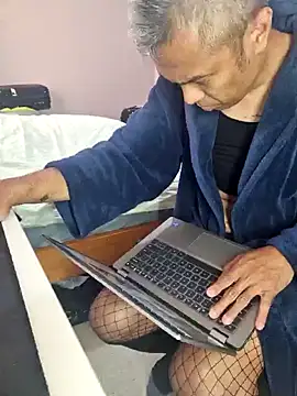 AmGuy23 online show from December 2024 12:32:02 AM