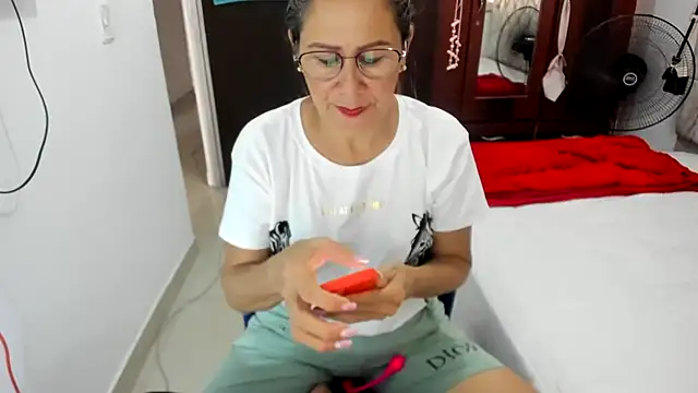 Snapshot of jademartin_ chatting on March 2025 08:40:02 PM jademartin online show from March 2025 08:40:02 PM