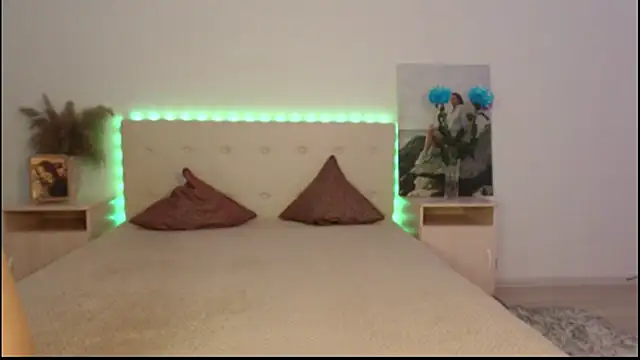 RoxannePure online show from October 2025 04:13:01 AM