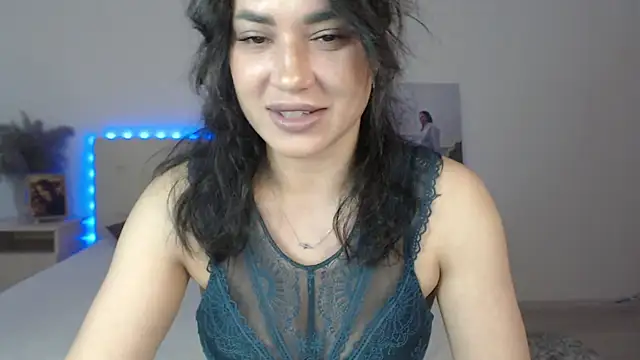 Snapshot of RoxannePure chatting on May 2026 03:47:02 AM RoxannePure online show from May 2026 03:47:02 AM