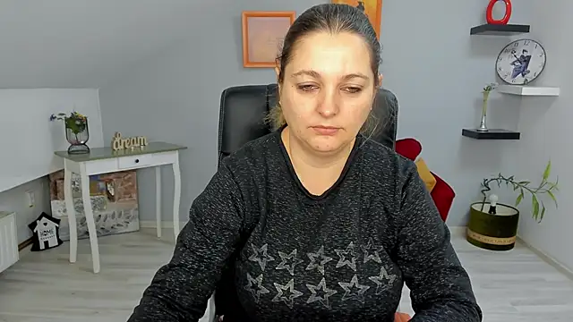 LollaGirl online show from January 2025 04:17:01 AM