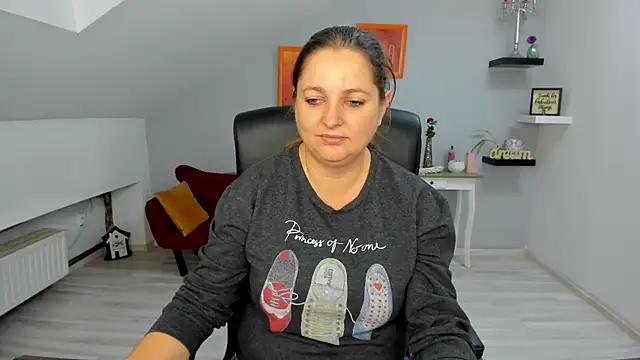 LollaGirl online show from November 2025 04:23:02 AM