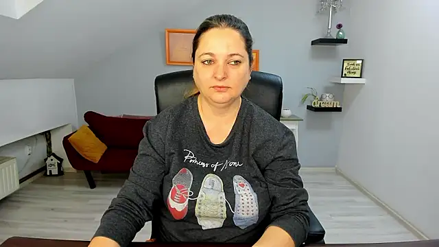 LollaGirl online show from February 2026 04:05:02 AM