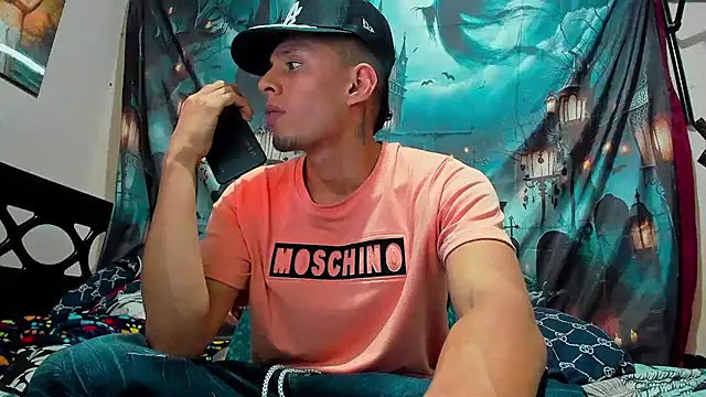 Snapshot of davidlatin66 chatting on November 2025 11:58:01 PM davidlatin66 online show from November 2025 11:58:01 PM