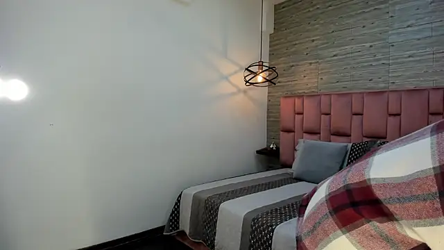 SarahDeyvis online show from February 2025 01:06:01 PM