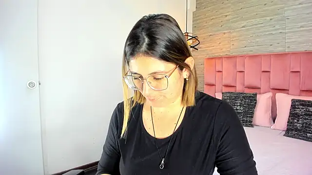 SarahDeyvis online show from September 2025 06:21:01 PM