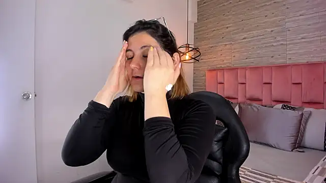 SarahDeyvis online show from October 2025 04:41:02 PM