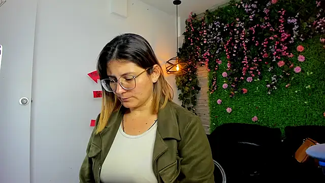 SarahDeyvis online show from November 2025 03:57:01 PM