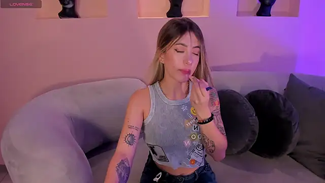 EveBensonX online show from February 2025 12:25:02 PM