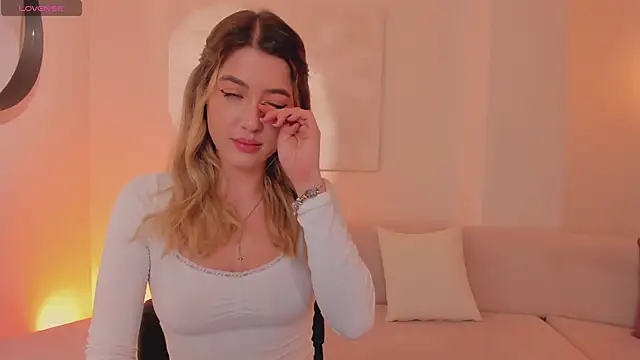 EveBensonX online show from March 2025 12:40:02 PM