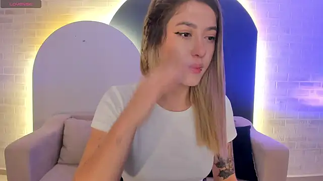 EveBensonX online show from March 2025 12:34:01 PM