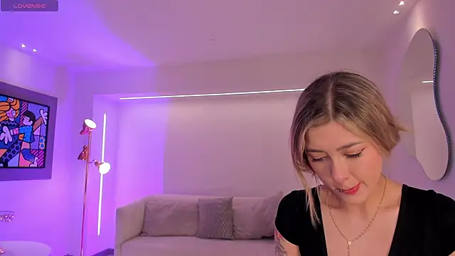 EveBensonX online show from October 2025 12:27:01 PM