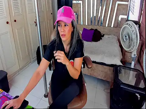 cute sassy online show from September 2025 04:39:01 PM