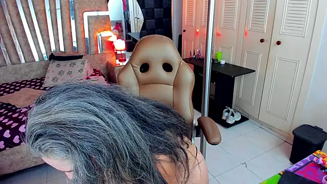 cute sassy online show from April 2026 05:29:01 AM