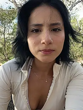 Ale Lewis online show from December 2025 08:25:02 PM