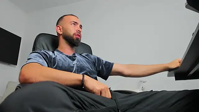 MichaelMasterss online show from December 2024 08:47:01 AM