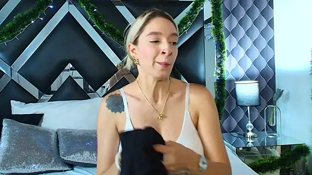 victoriaa lee  online show from December 2024 11:03:02 PM