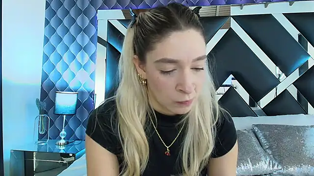 victoriaa lee  online show from January 2025 06:59:02 PM