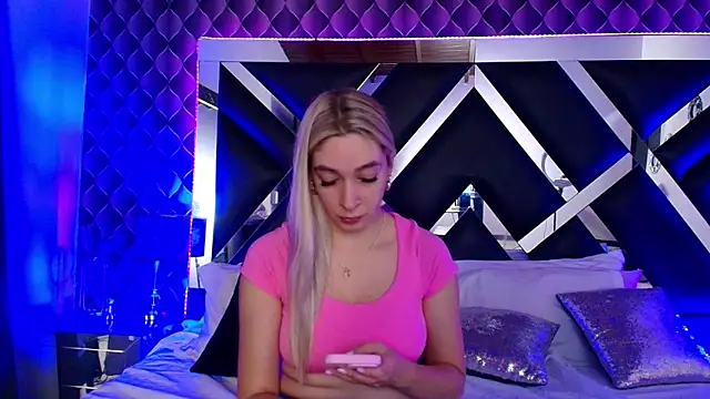 victoriaa lee  online show from October 2025 07:58:01 PM