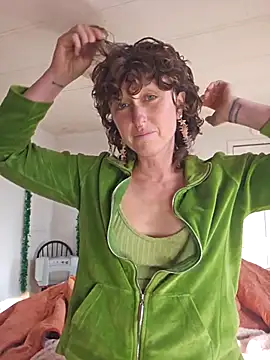 mossy kiss online show from December 2025 08:02:01 PM