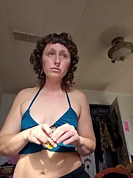 mossy kiss online show from January 2026 06:13:02 PM