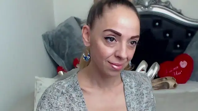 Snapshot of AylyneRichards chatting on September 2025 05:41:01 AM AylyneRichards online show from September 2025 05:41:01 AM