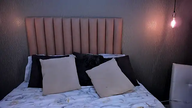 Alexa Thaylor  online show from March 2025 02:36:01 PM