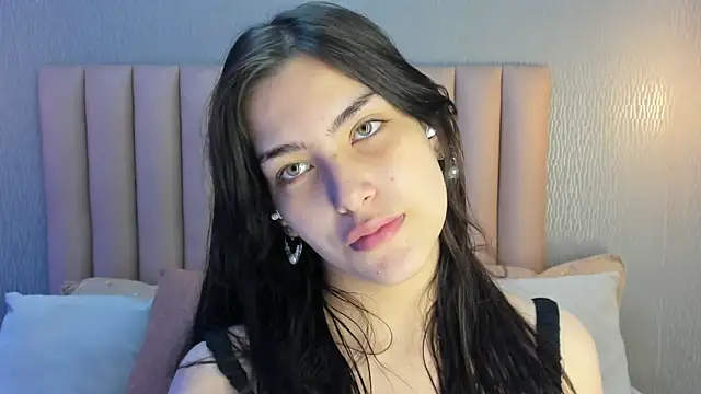 Alexa Thaylor  online show from September 2025 01:27:01 PM