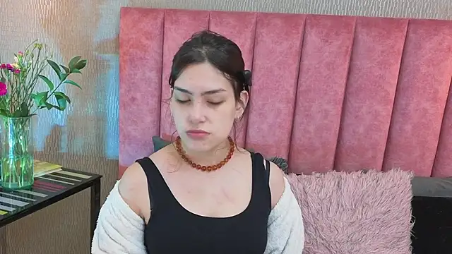 Alexa Thaylor  online show from February 2026 03:20:01 PM