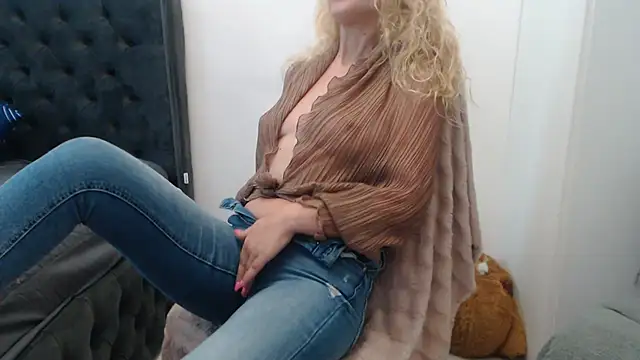 Snapshot of mesexylady34 chatting on July 2026 03:18:02 PM mesexylady34 online show from July 2026 03:18:02 PM