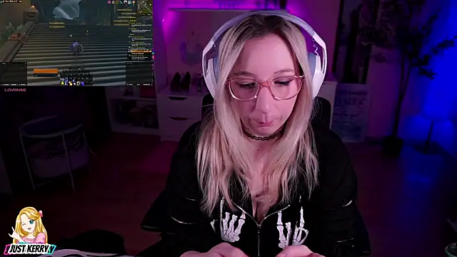 Snapshot of JustKerry chatting on February 2025 09:43:01 AM JustKerry online show from February 2025 09:43:01 AM