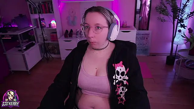 Snapshot of JustKerry chatting on March 2025 08:53:02 AM JustKerry online show from March 2025 08:53:02 AM