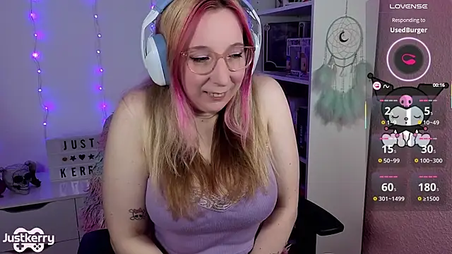 Snapshot of JustKerry chatting on November 2025 09:08:02 AM JustKerry online show from November 2025 09:08:02 AM