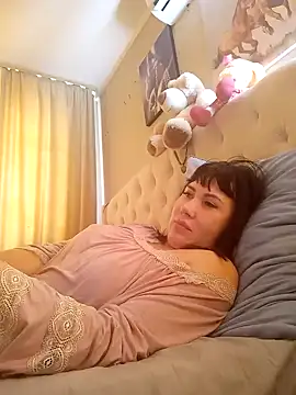 Snapshot of ROXOLANAA_SEXY chatting on March 2025 09:10:01 AM ROXOLANAA SEXY online show from March 2025 09:10:01 AM