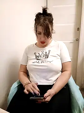 Snapshot of ROXOLANAA_SEXY chatting on October 2025 10:10:01 PM ROXOLANAA SEXY online show from October 2025 10:10:01 PM